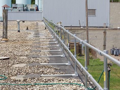 安装屋面临边护栏的规范